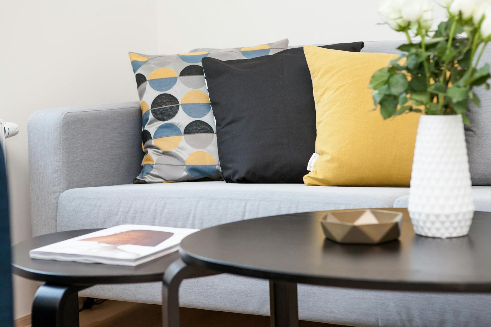 Therapy office with table, sofa and pillows